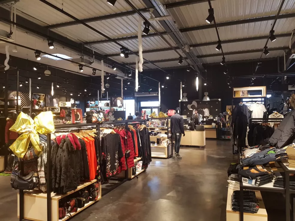 Réalisation aménagement interieur
Blackstore 