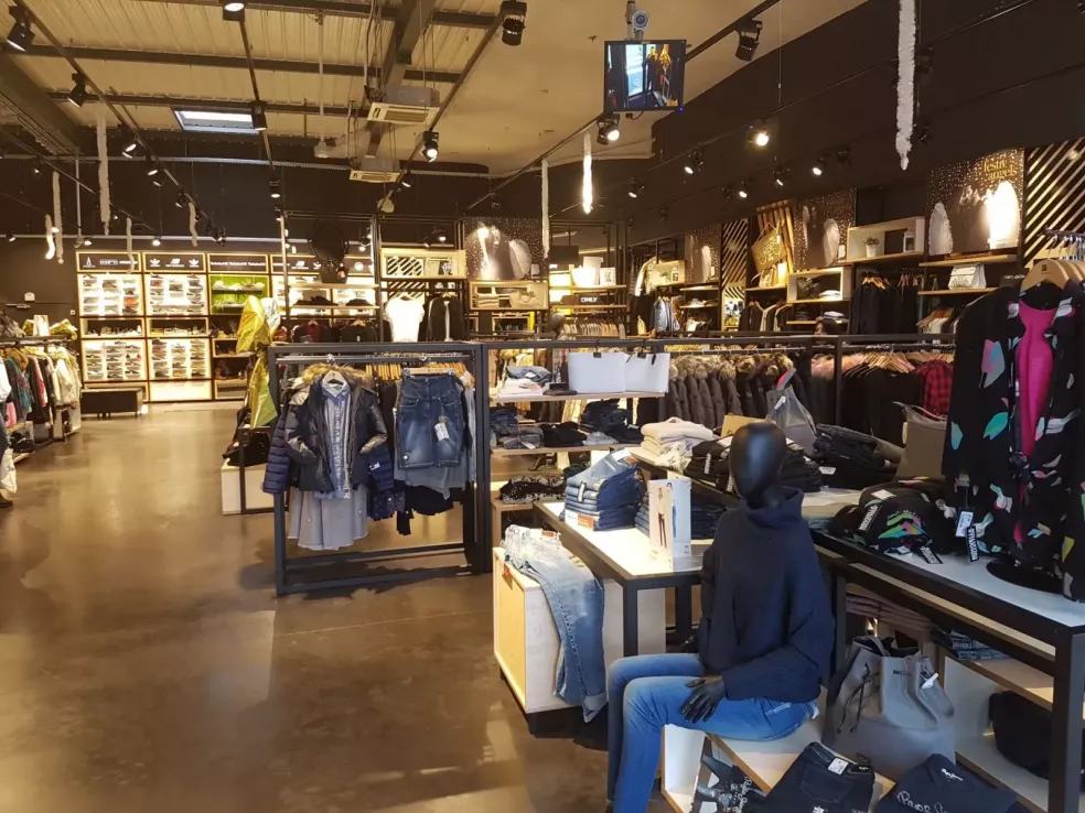 Réalisation aménagement interieur
Blackstore 